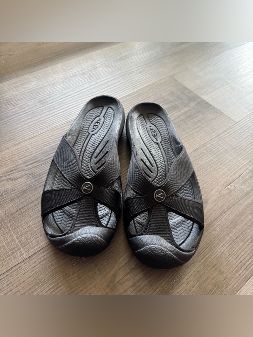 Keen Bali TG Slide Sandals Women's 9.5 Black Hiking Water Shoes Outdoor NWOT - Picture 2 of 5